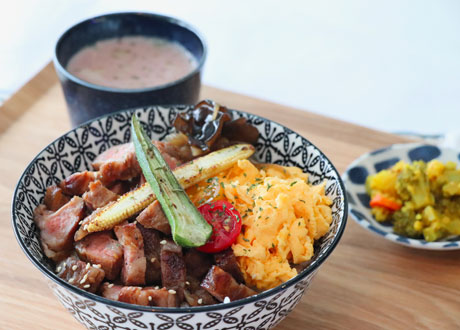 歐露牛排丼飯