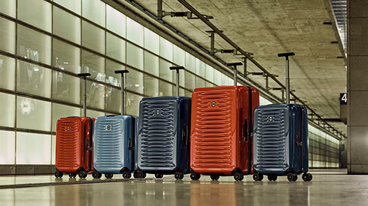 忠孝館7F VICTORINOX 疫情解封輕旅行正夯 VICTORINOX品牌最輕AIROX登機箱 繽紛選色輕盈出遊